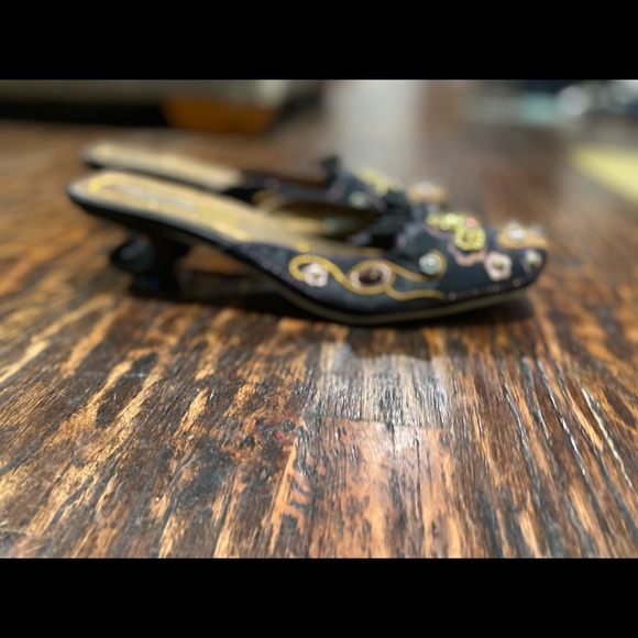 Vintage slip on shoes w ornate heel - Picture 2 of 8